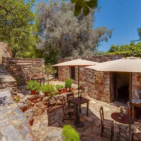 Beachfront Apts, βy Idealstay Experience Fodele