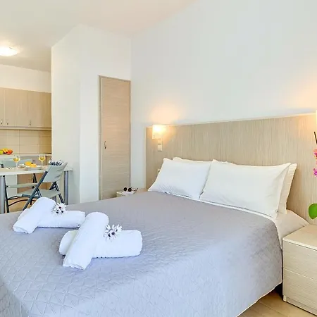 Apartment Beachfront Apts, βy Idealstay Experience